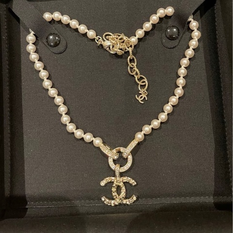 Chanel 香奈兒 21p浮雕字母雙c珍珠choker