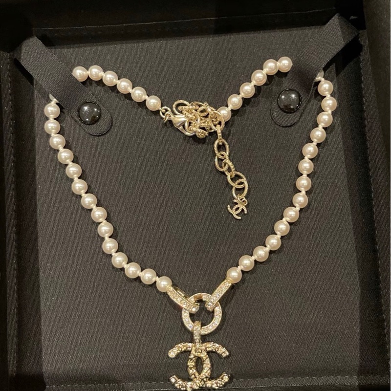 Chanel 香奈兒 21p浮雕字母雙c珍珠choker-5