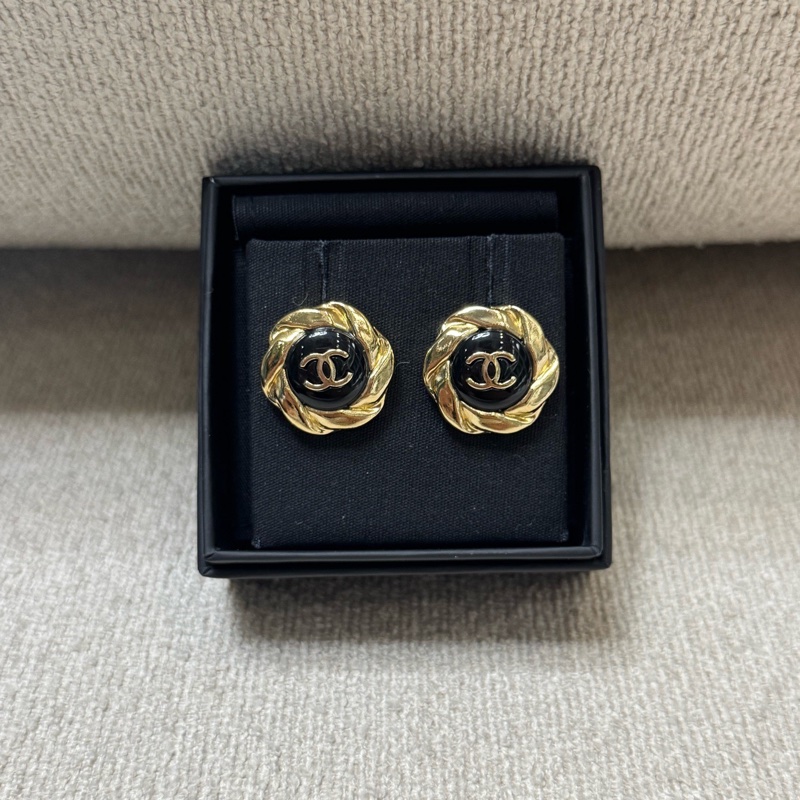 Chanel 香奈兒 22A黑金琺瑯太陽花耳釘-3