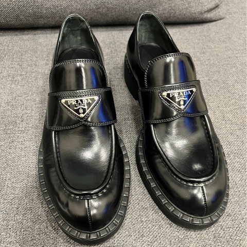 PRADA黑色樂福鞋