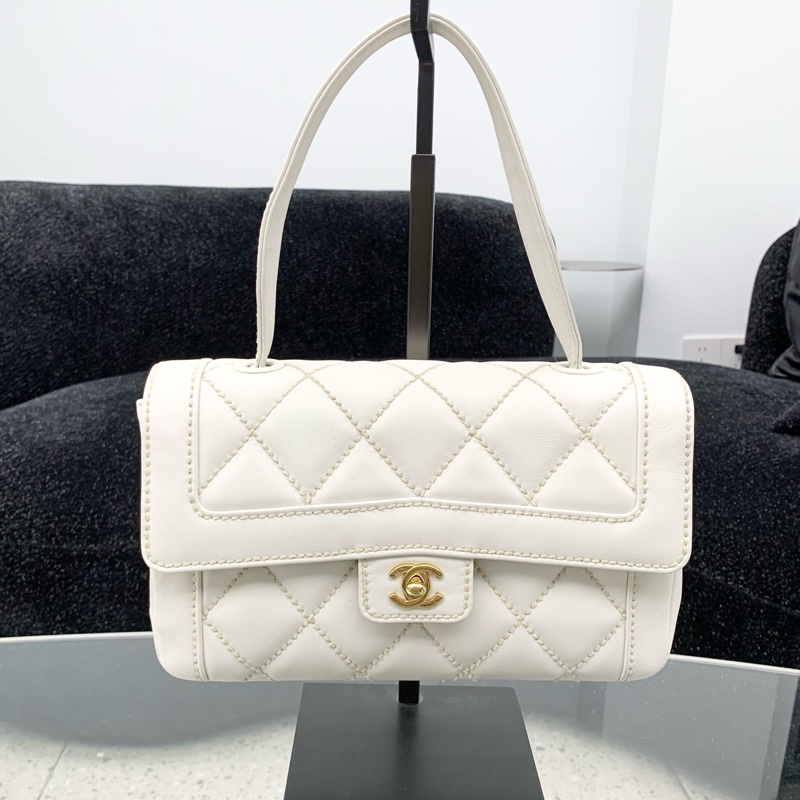 CHANEL/香奈兒 白色牛皮外縫線金扣手提款 CF口蓋包-1