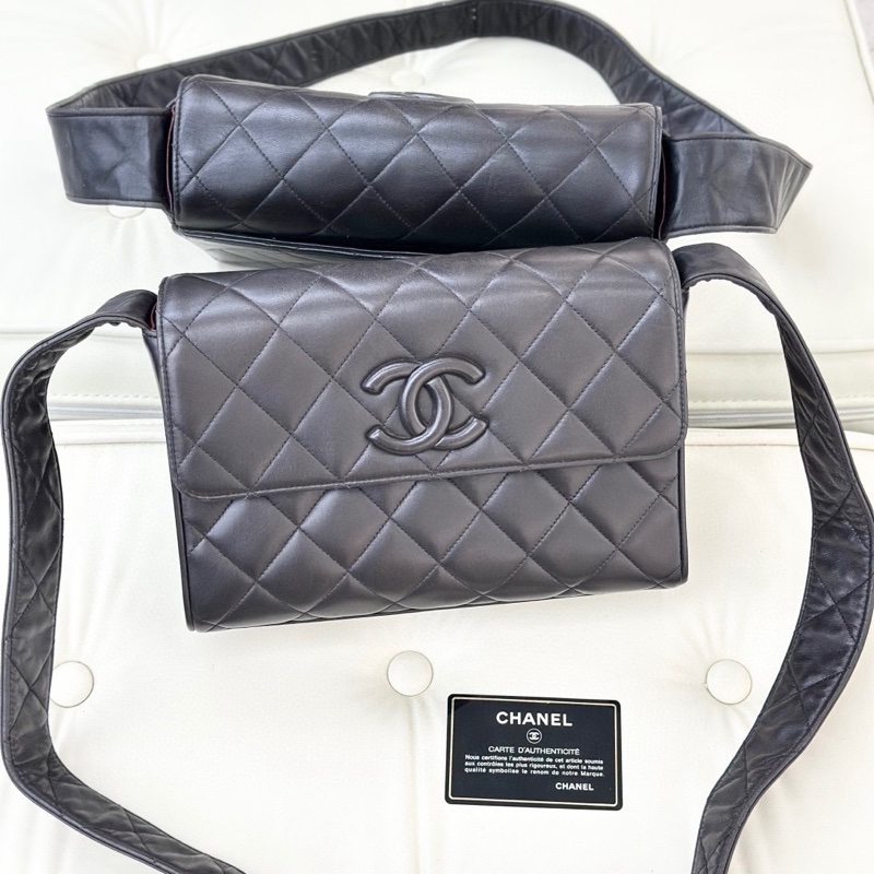 Chanel 香奈兒烏木色 黑武士 So Black 皮LOGO 菱格紋羊皮寬肩帶 相機包/盒子包-0