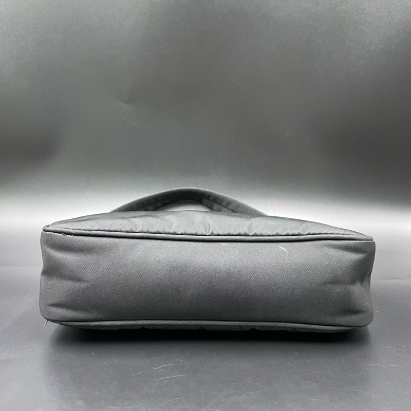 普拉達/Prada黑色尼龍hobo單肩包 Prada Re-Edition-2