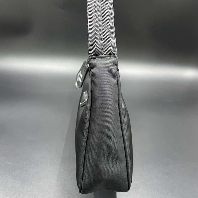 普拉達/Prada黑色尼龍hobo單肩包 Prada Re-Edition-4
