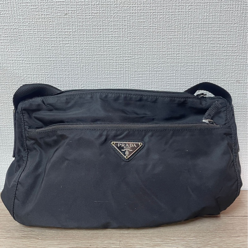 Prada 降落傘布面斜背包(附保卡)-1