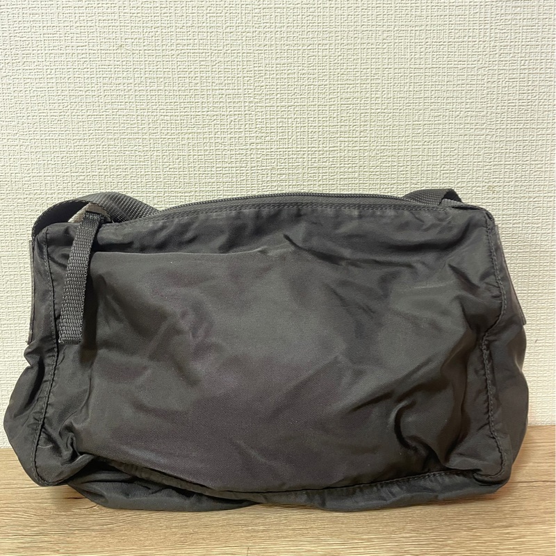 Prada 降落傘布面斜背包(附保卡)-2