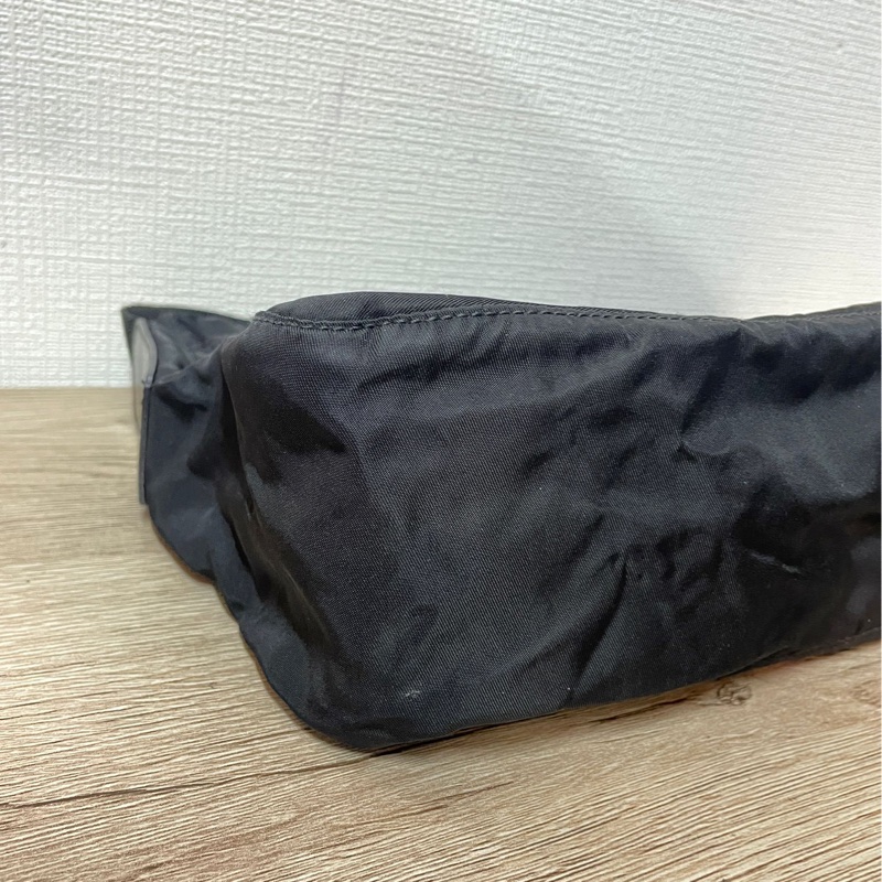 Prada 降落傘布面斜背包(附保卡)-3