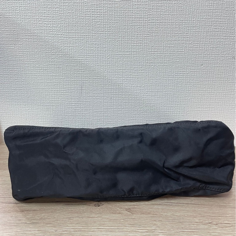 Prada 降落傘布面斜背包(附保卡)-4