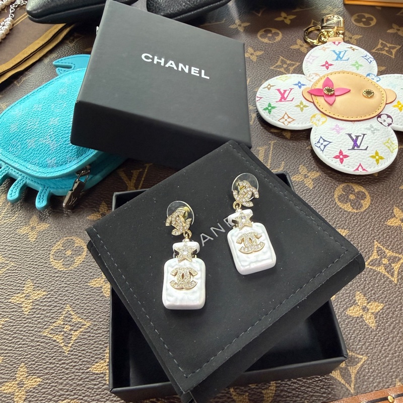 閒置新未使用 香奈兒 CHANEL 香水瓶雙C吊飾耳環珍珠白-1