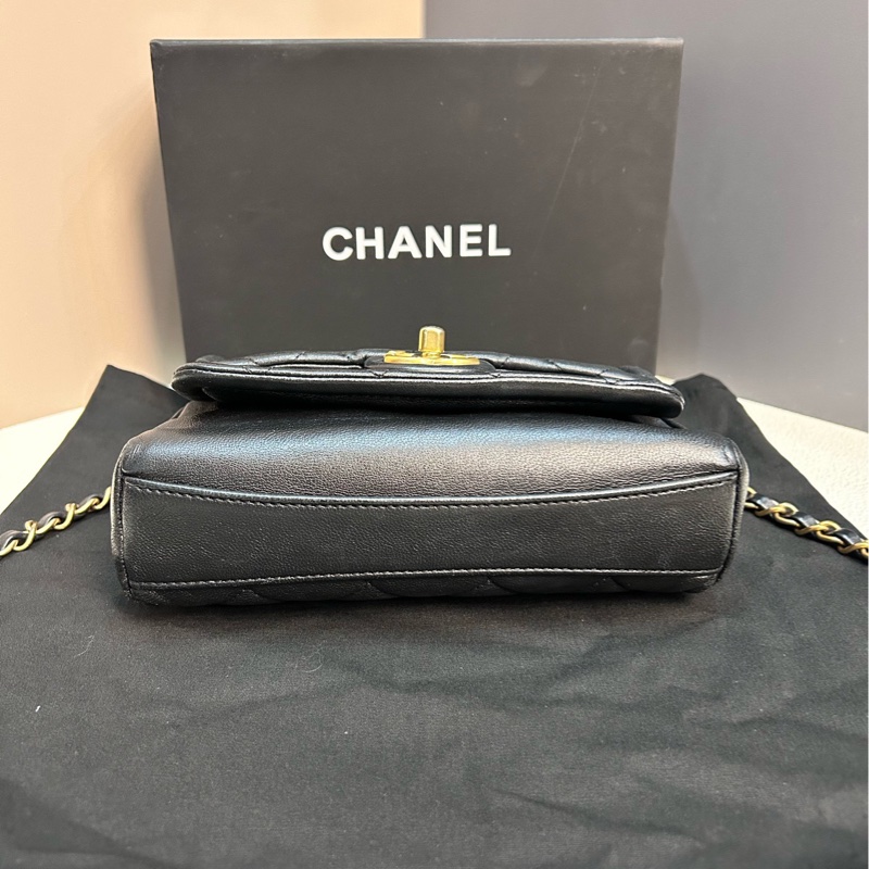 Chanel香奈兒!19B黑金羊皮粗鏈小號豆腐包鏈條包,尺寸約20×16×5cm,28開無卡,可手提-4