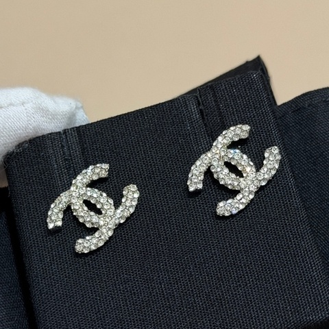 914intheair精品代購『近全新閒置』Chanel 經典密鑲水鑽雙c logo耳環