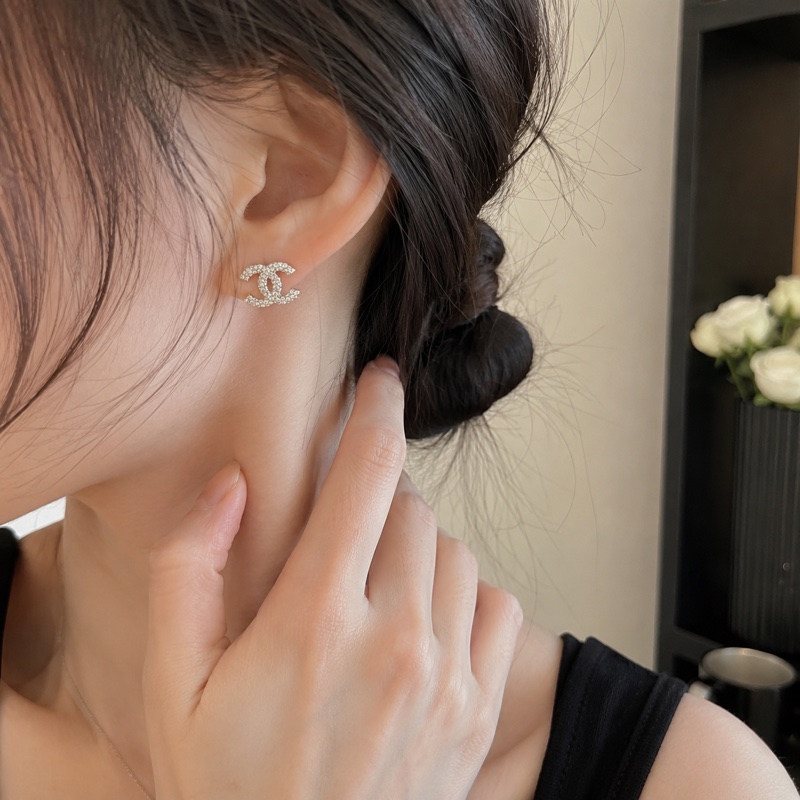 914intheair精品代購『近全新閒置』Chanel 經典密鑲水鑽雙c logo耳環-1