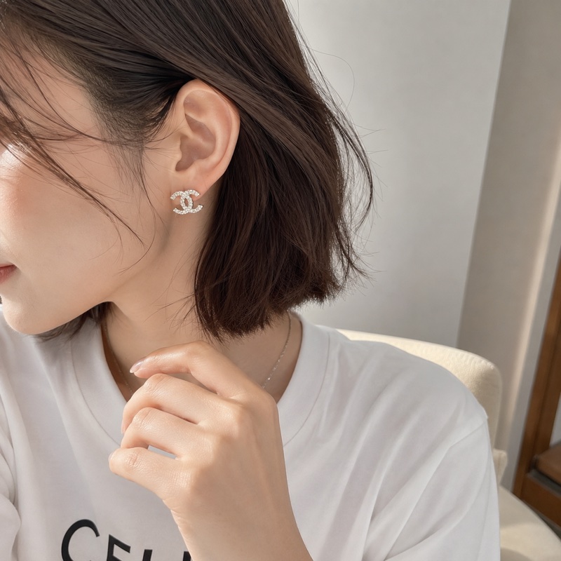 914intheair精品代購『近全新閒置』Chanel 經典密鑲水鑽雙c logo耳環-2