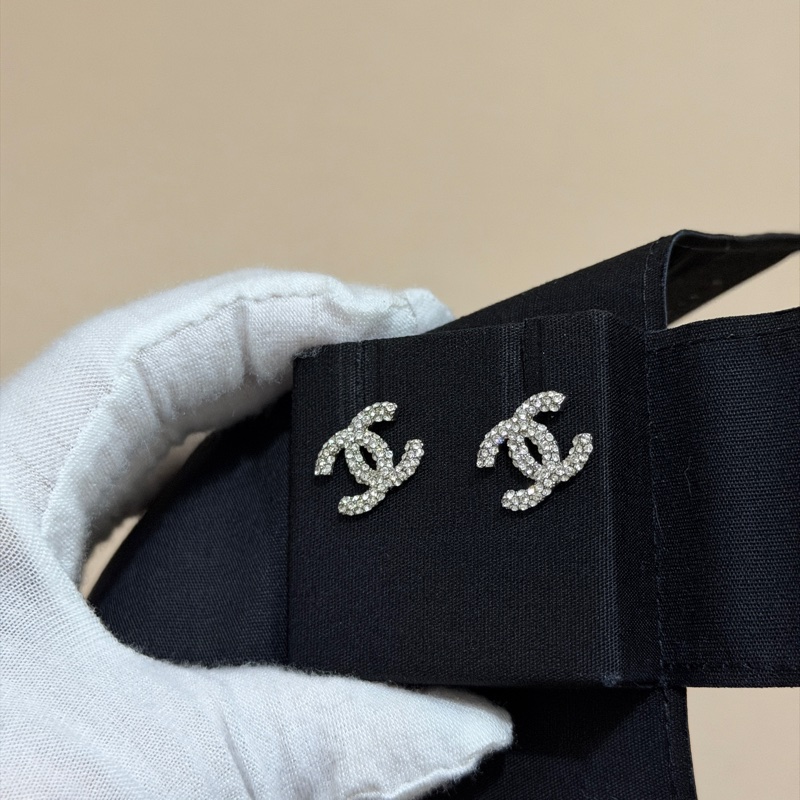 914intheair精品代購『近全新閒置』Chanel 經典密鑲水鑽雙c logo耳環-8