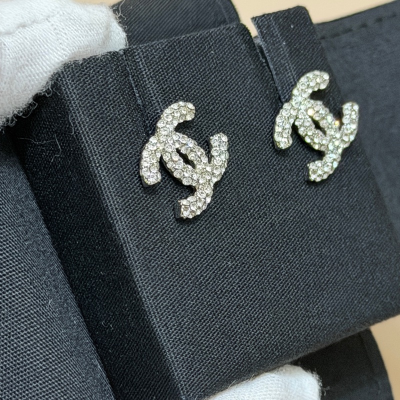 914intheair精品代購『近全新閒置』Chanel 經典密鑲水鑽雙c logo耳環-10