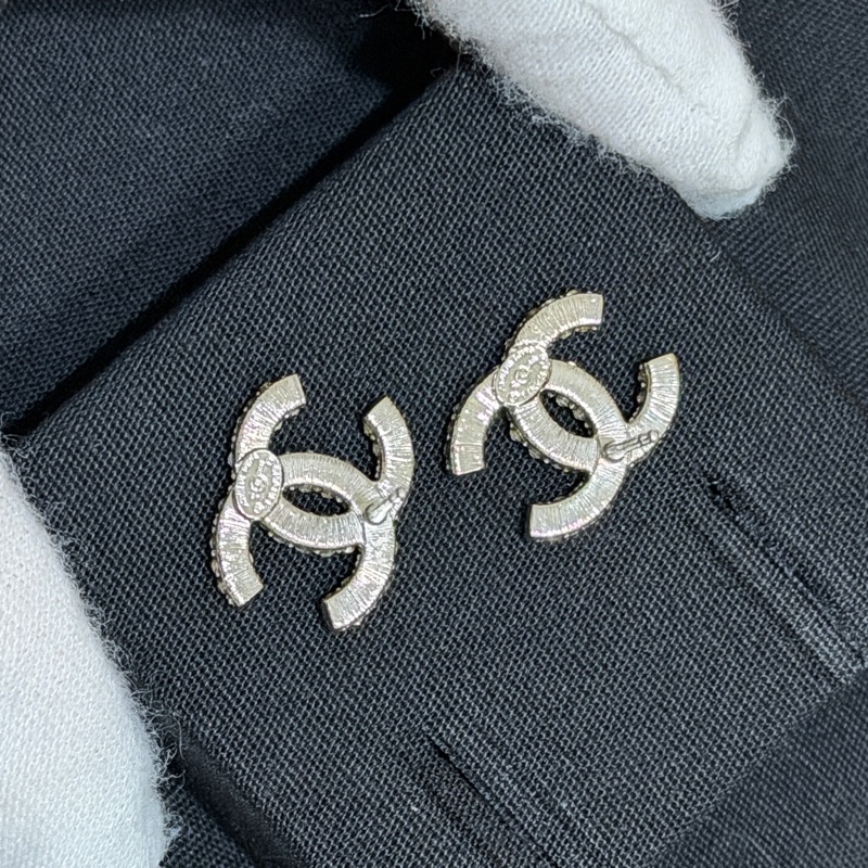 914intheair精品代購『近全新閒置』Chanel 經典密鑲水鑽雙c logo耳環-17