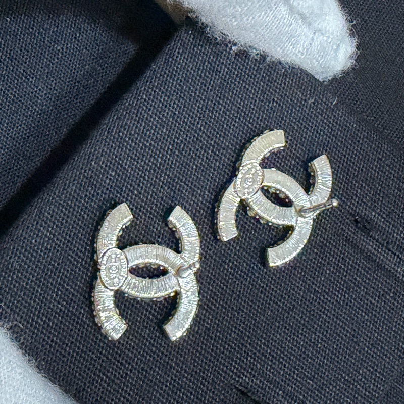 914intheair精品代購『近全新閒置』Chanel 經典密鑲水鑽雙c logo耳環-18