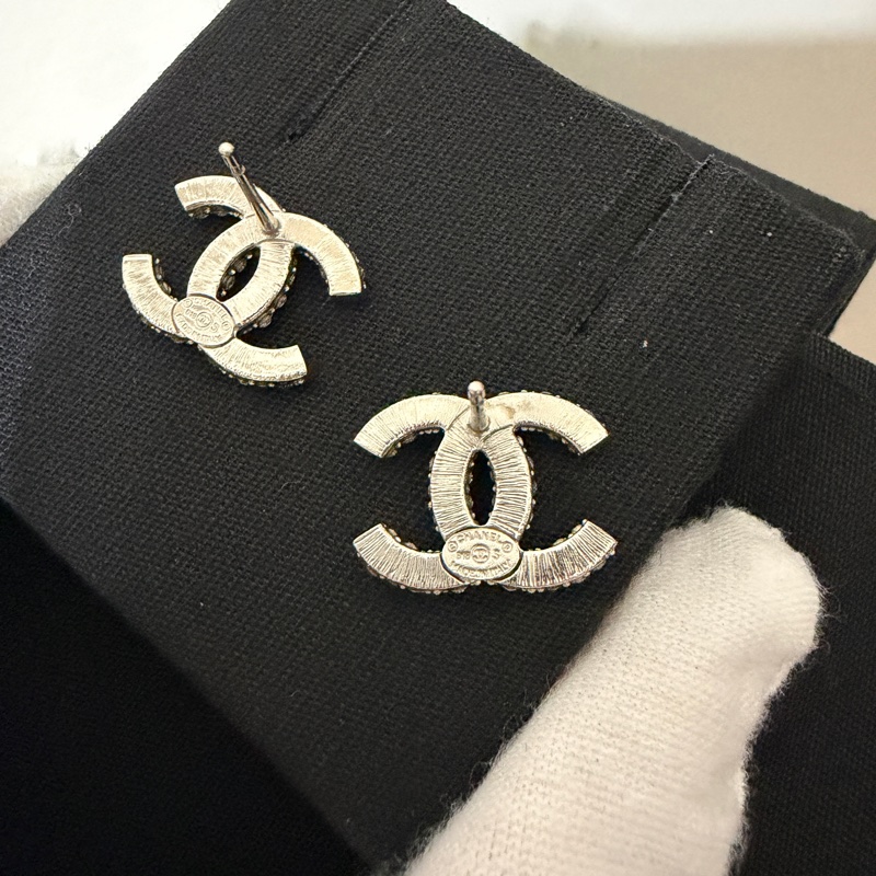 914intheair精品代購『近全新閒置』Chanel 經典密鑲水鑽雙c logo耳環-23