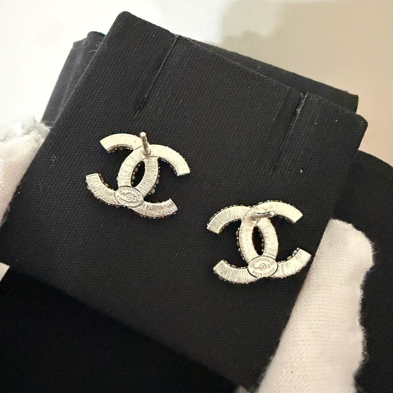 914intheair精品代購『近全新閒置』Chanel 經典密鑲水鑽雙c logo耳環-24