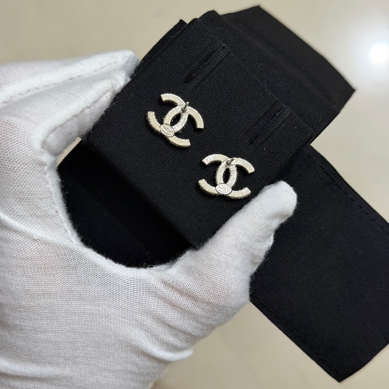 914intheair精品代購『近全新閒置』Chanel 經典密鑲水鑽雙c logo耳環-26