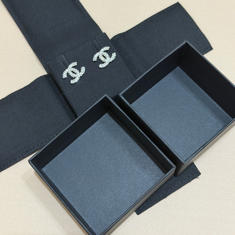 914intheair精品代購『近全新閒置』Chanel 經典密鑲水鑽雙c logo耳環-29