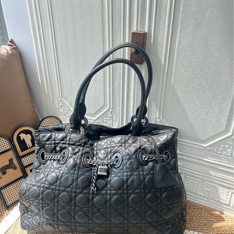 Dior迪奧 黑色藤格紋托特包 尺寸：42*28*16cm 整包護理 包面乾淨