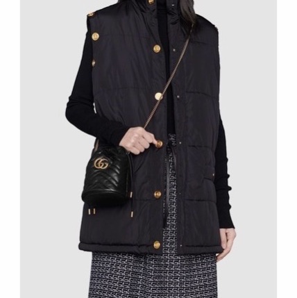 Gucci 女士 GG Marmont 系列迷你水桶包OS-UNI 均碼碼MINI、13cm*13cm*17cm-1