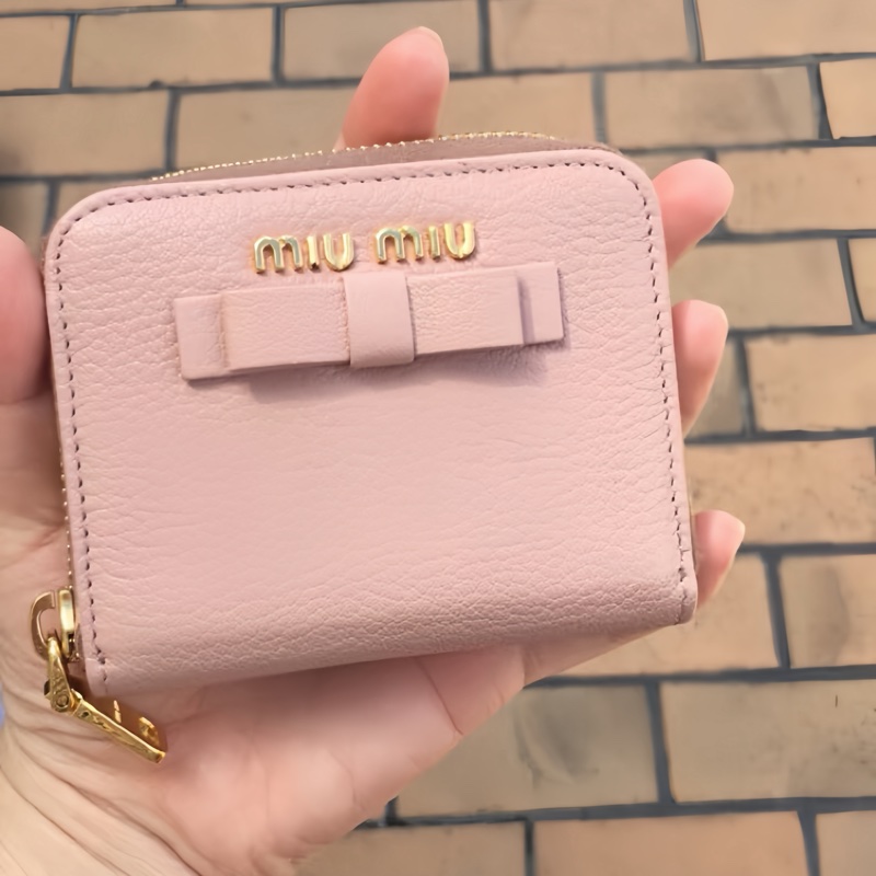 Miu Miu • 蝴蝶結金釦櫻花粉牛皮零錢包-1