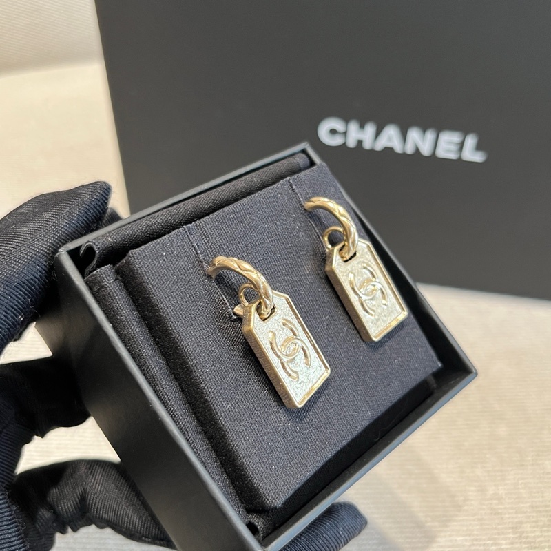 Chanel香奈兒復古金色雙C行李牌方塊耳釘耳環-2