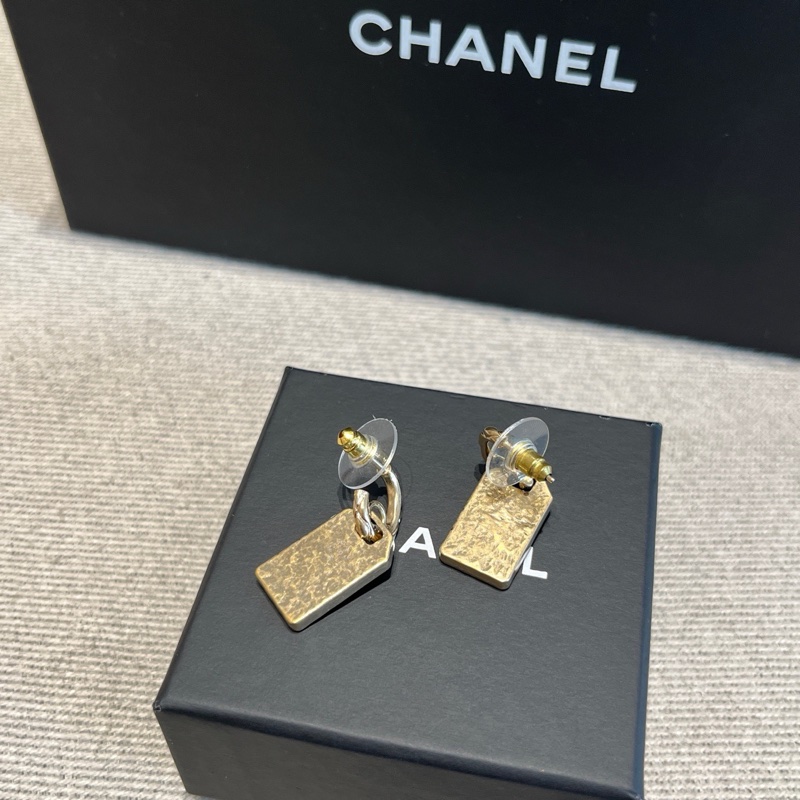 Chanel香奈兒復古金色雙C行李牌方塊耳釘耳環-3