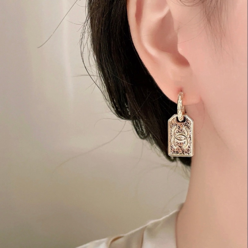 Chanel香奈兒復古金色雙C行李牌方塊耳釘耳環-5