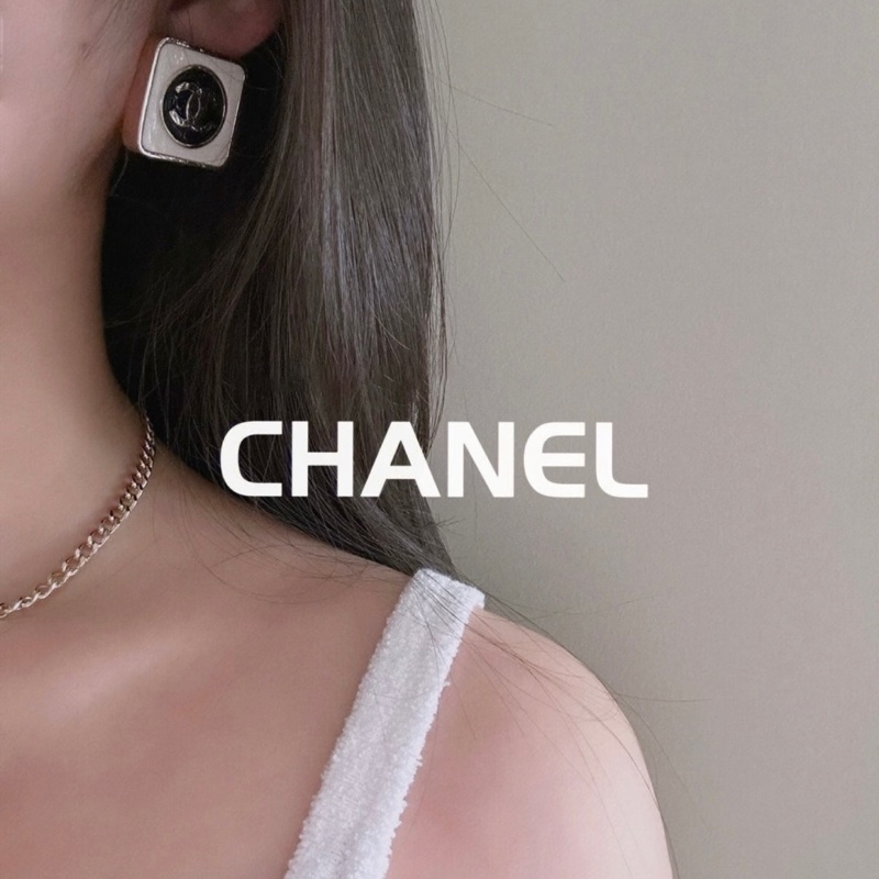 Chanel 23C白色琺瑯方塊耳釘閒置無使用-3