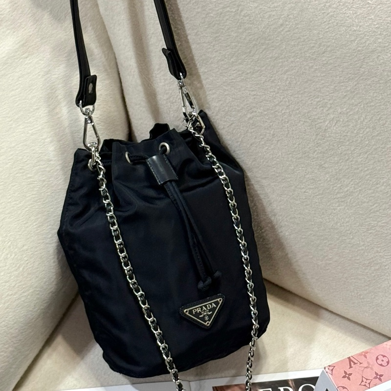 Prada • 經典黑銀尼龍Mini 水桶包-2