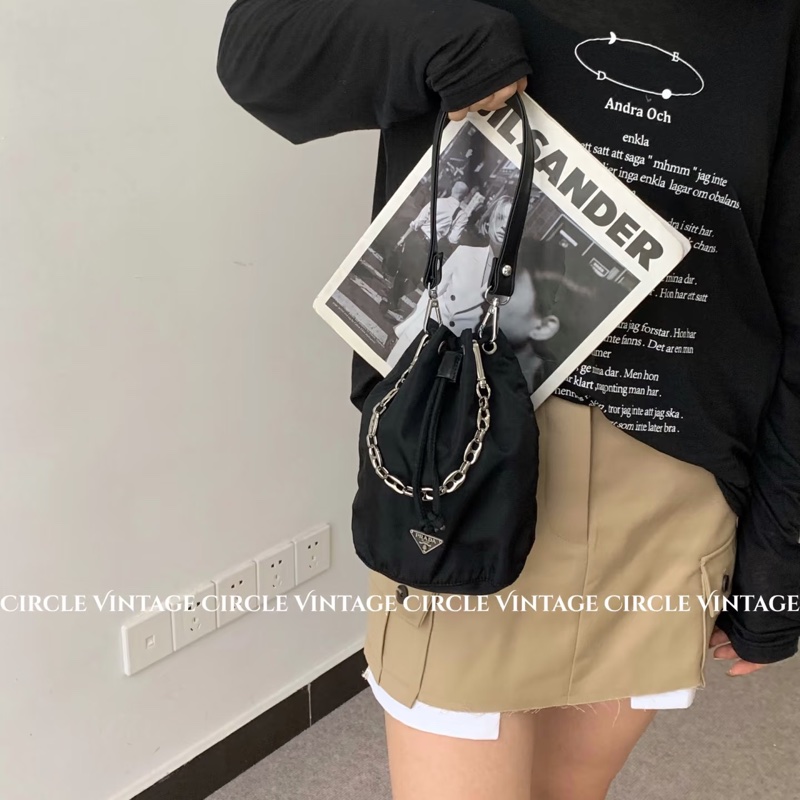 Prada • 經典黑銀尼龍Mini 水桶包-4