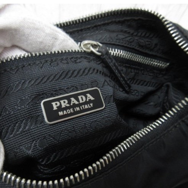 Prada • 經典黑銀尼龍飯盒Hobo包-8