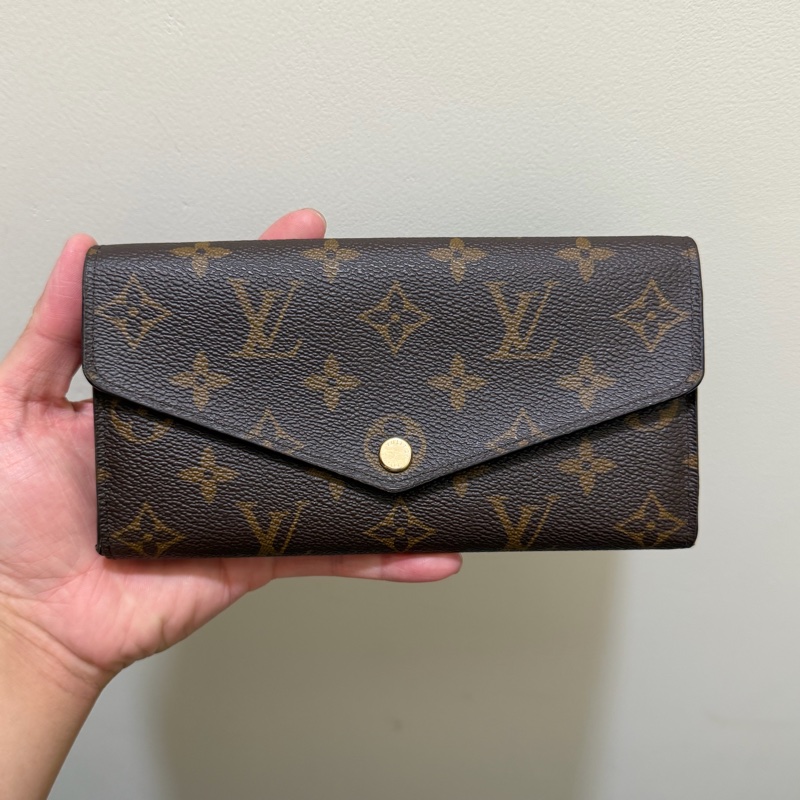 LV Sarah 信封式長夾 焦糖咖色-0