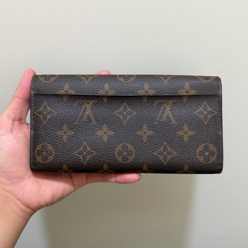 LV Sarah 信封式長夾 焦糖咖色-1