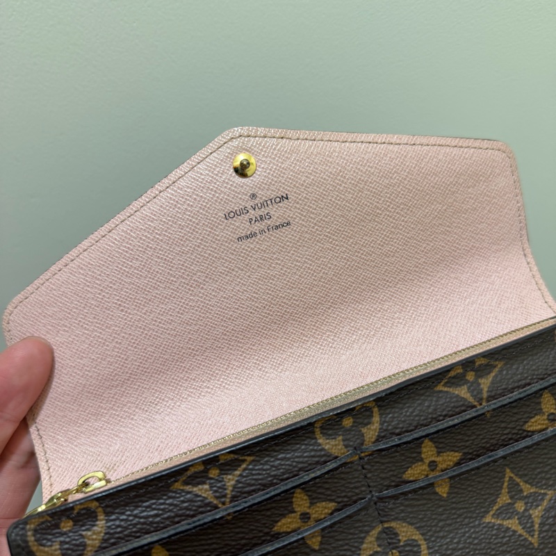 LV Sarah 信封式長夾 芭蕾淡粉-16