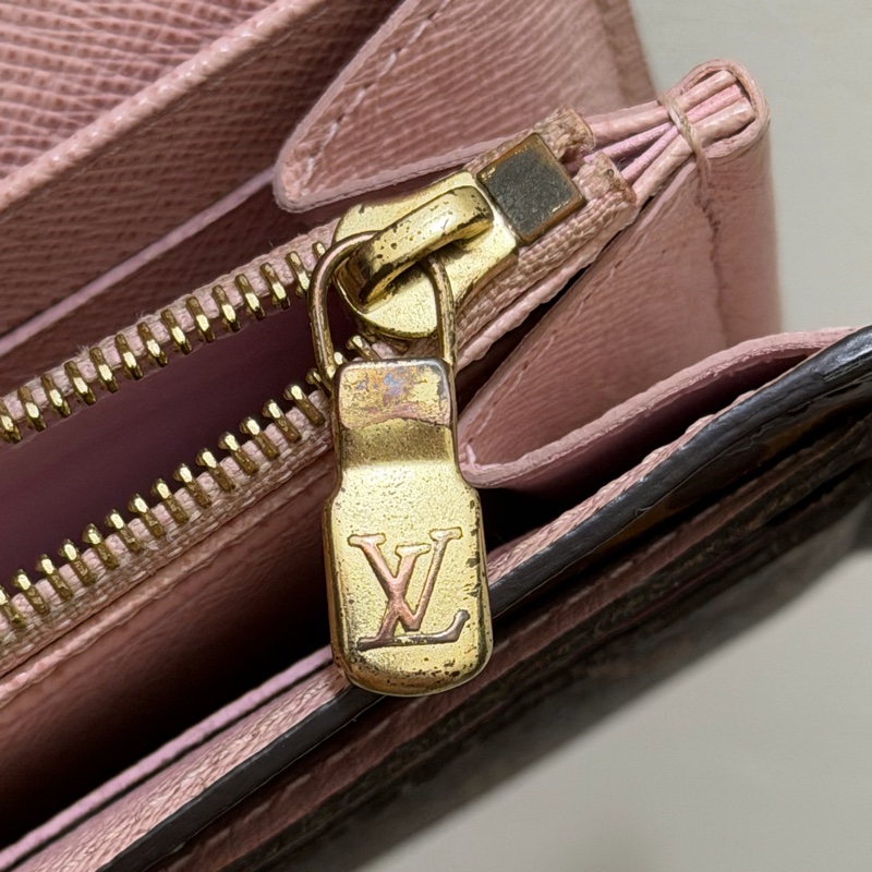 LV Sarah 信封式長夾 芭蕾淡粉-27