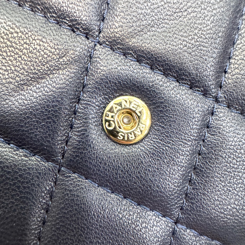 香奈兒CHANEL深藍色羊皮淡金釦Classic三折皮夾經典短夾AP0231-14