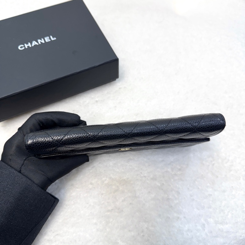 香奈兒CHANEL黑色牛皮金釦Classic口蓋信封式長夾A50096 經典黑金荔枝紋發財包-2