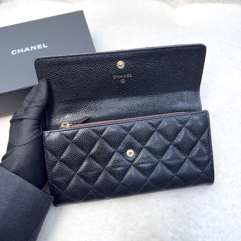 香奈兒CHANEL黑色牛皮金釦Classic口蓋信封式長夾A50096 經典黑金荔枝紋發財包-10