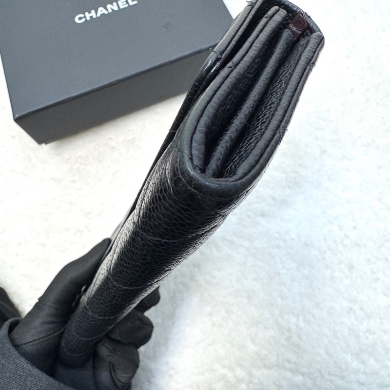 香奈兒CHANEL黑色牛皮金釦Classic口蓋信封式長夾A50096 經典黑金荔枝紋發財包-11
