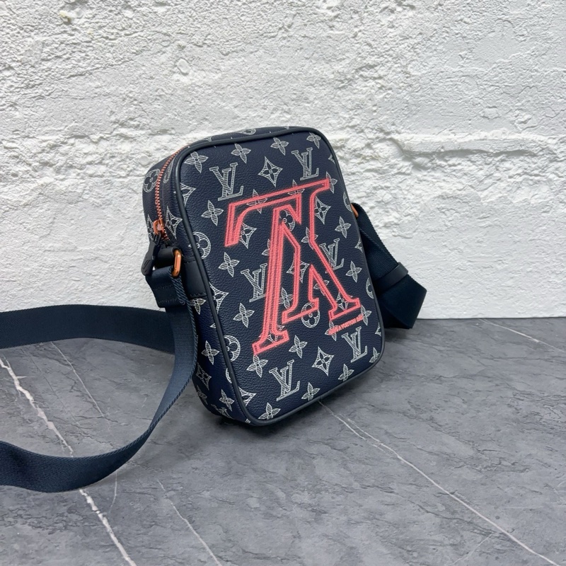 Louis Vuitton • 限量反轉老花相機包-1
