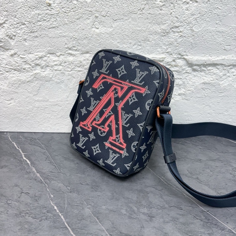 Louis Vuitton • 限量反轉老花相機包-2
