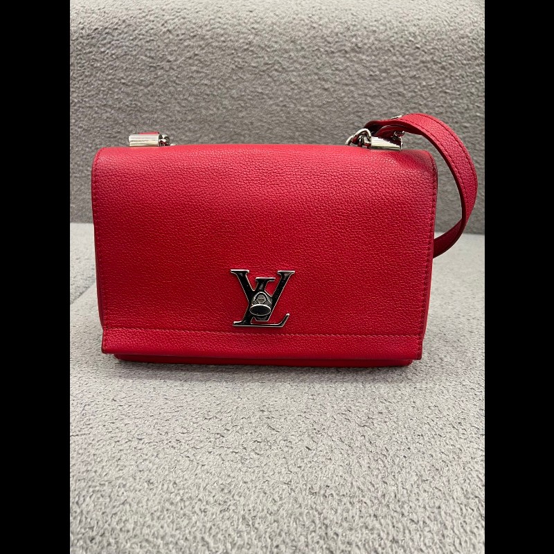 LV Lock Me BB 牛皮 郵差包 -0