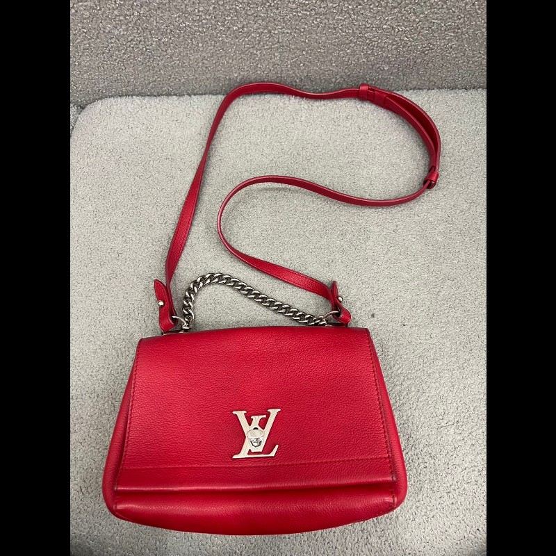 LV Lock Me BB 牛皮 郵差包 -12