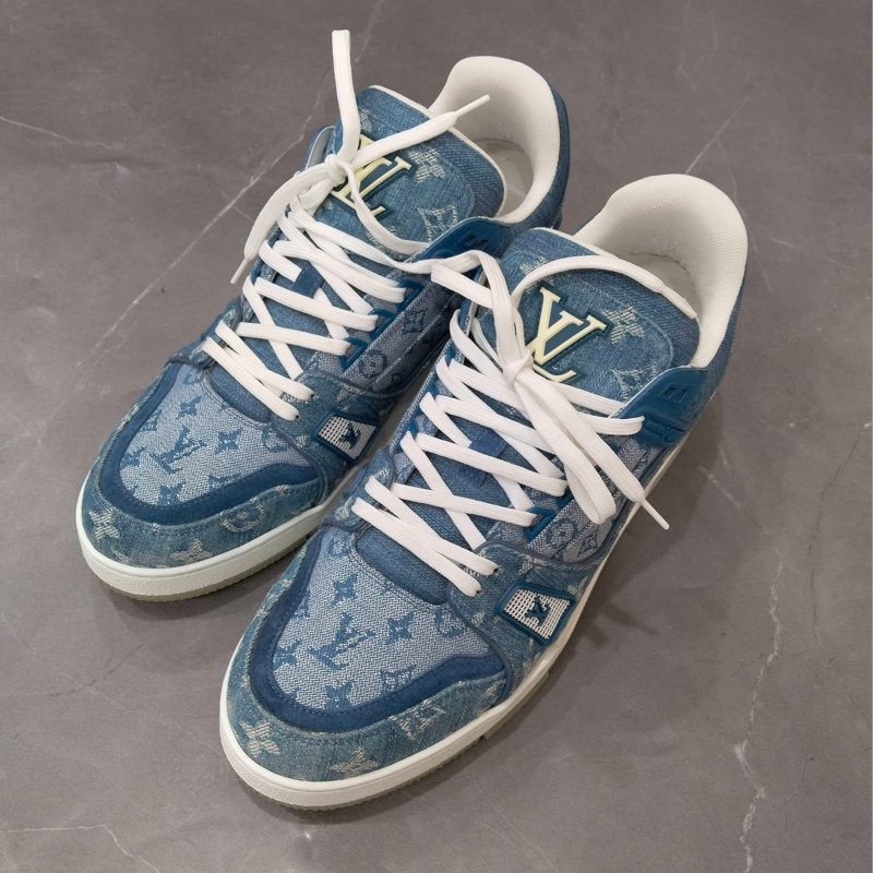 LV路易威登  trainer  43碼   96新-0