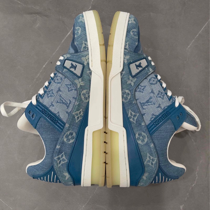 LV路易威登  trainer  43碼   96新-1