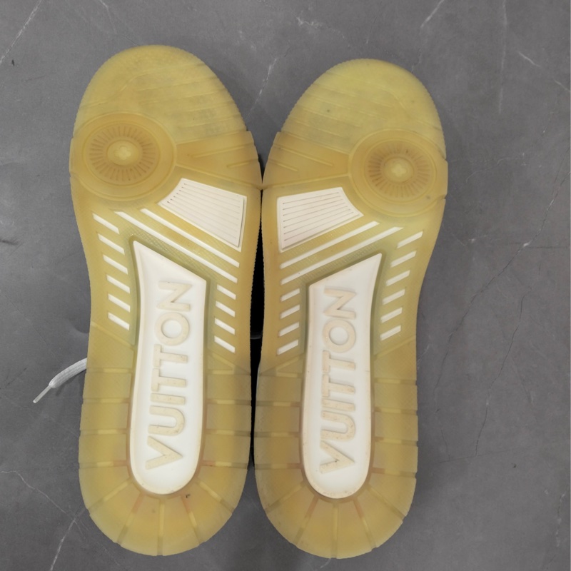 LV路易威登  trainer  43碼   96新-7